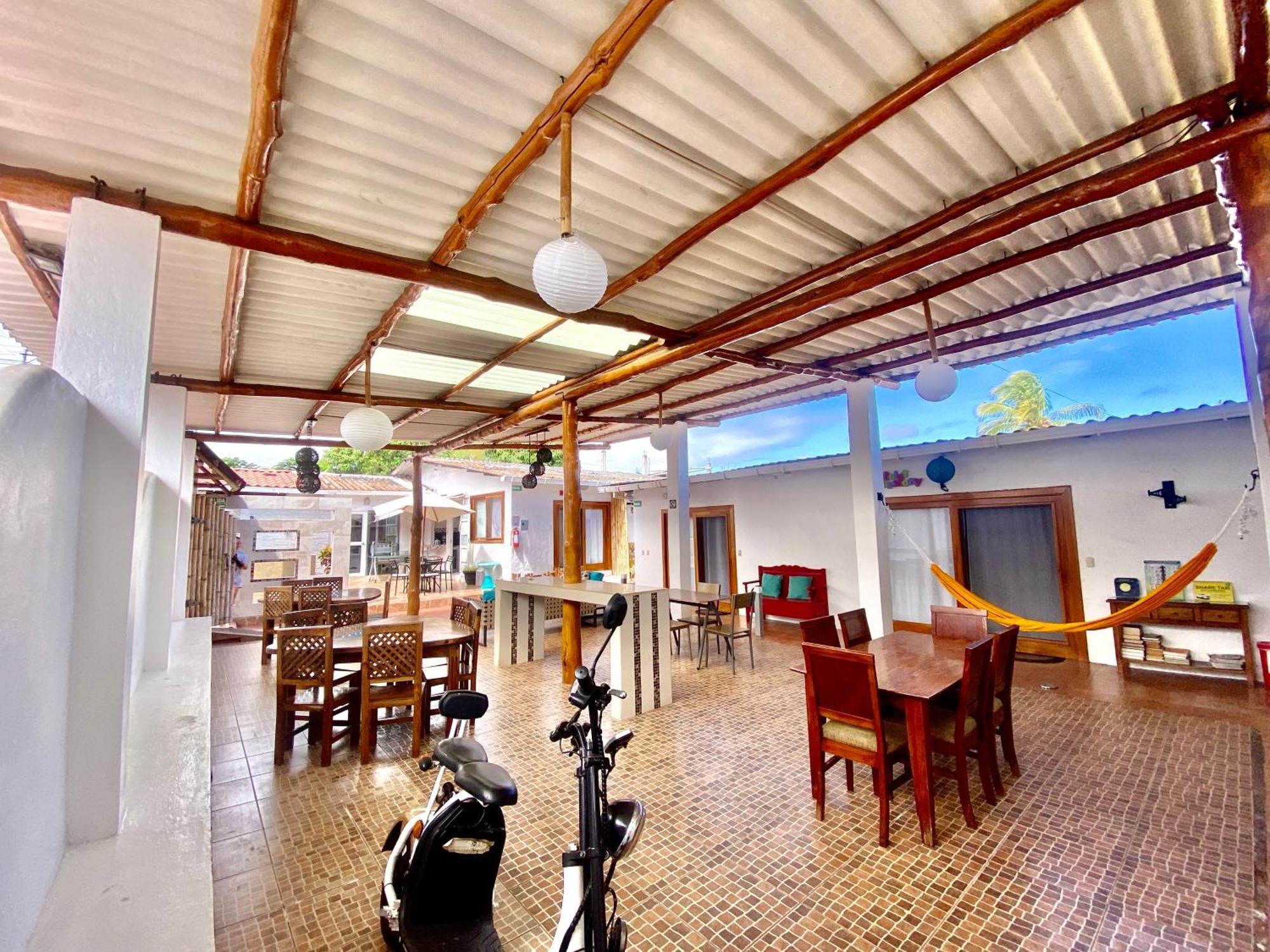 Zurisadai Hotell Puerto Ayora  Eksteriør bilde